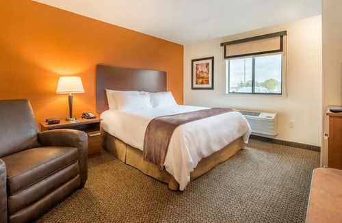 Twin Falls Hotel | Your Next Getaway! Spacious Room Perfect for Exploring Twin Falls and Beyond