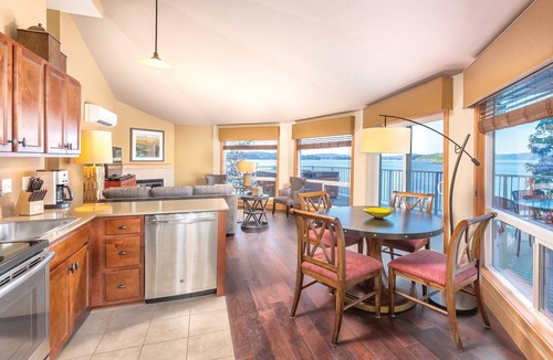 Deer Harbor Resort | Your own personal outdoor hot tub!