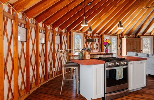 Frankfort Cabin | Yurt | Breathtaking Views | Private Eco Retreat
