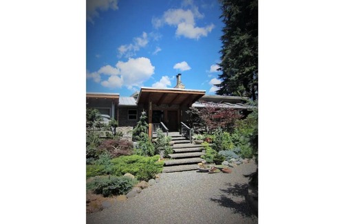 Deming House | ZEN Oasis On the River ~ Gateway to Mt. Baker Ski