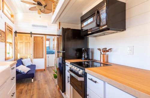 Apple Valley House | Zion Tiny Home Sunrise Deck Desert Views