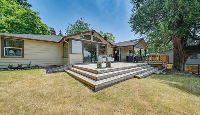 1/2 Mi to Yarrow Bay: Family Home in Kirkland
