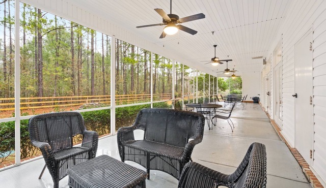 1 Bedroom Apartment at Oak + Fountain! - #16