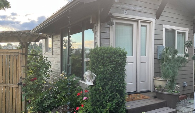 1-bedroom garden bungalow in Seattle perfect for a getaway