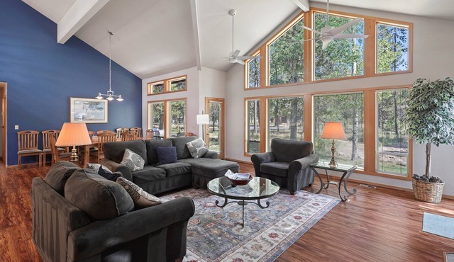 1 Colonial- Primary Suites, Hot Tub, SHARC, A/C, Steps to Village & SHARC!