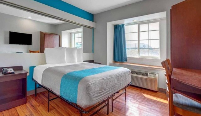 1 Queen Bed | Non-Smoking