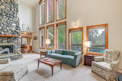 11 Mi to Cathedral Hills: Home w/Wooded Views!