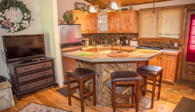 12) 1 Bedroom Condo - King