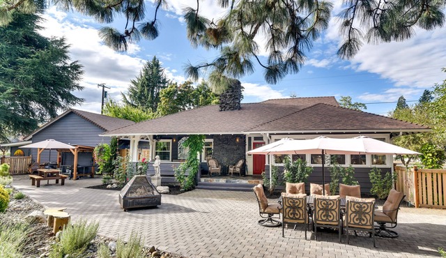 12 Mi to Portland: Home w/Clackamas River Views
