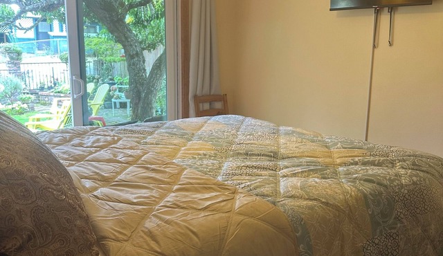 1Bedroom-2PAX- Seattle Kinghorn Garden Stay Minutes from airport@Des Moines,WA.