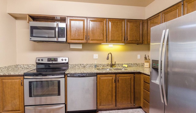 2-bedroom condo in Logan with WiFi, AC