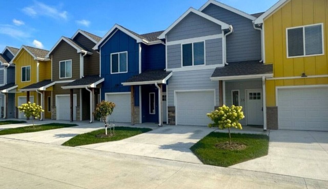 2 Beds + Washer/Dryer | Modern Flat