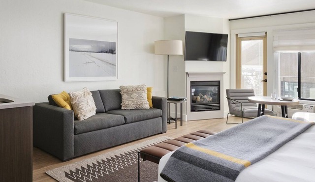 2 Cozy Mountain View Suites Perfect for Skiers & Outdoor Enthusiasts