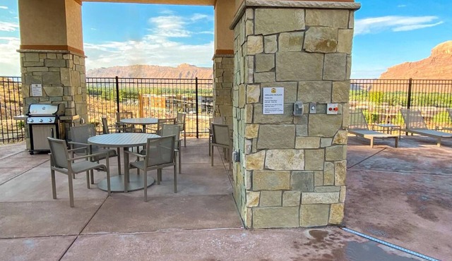 2 Modern Rooms w/Scenic Views Near Arches National Park!