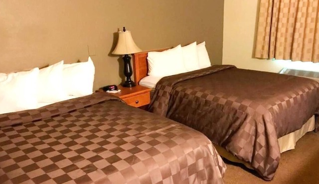 2 x 2 Queen Beds Accommodations at FairBridge Inn & Suites Kellogg