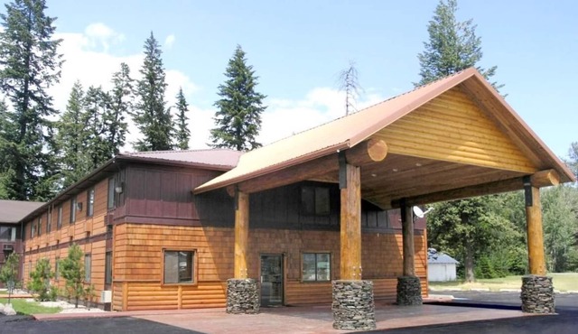 2 x 2 Queen Beds with Living Room at FairBridge Inn & Suites Sandpoint