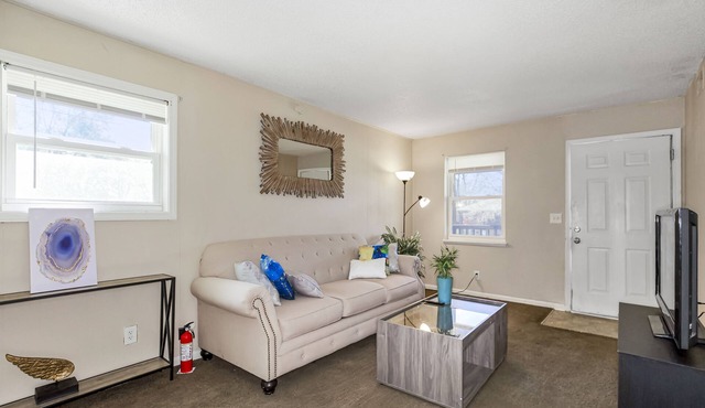 2b1b Spacious unit near downtown/stadiums in independence MO in Independence