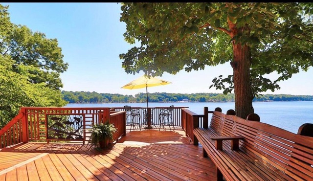 2BD Lakefront Freeman Cottage: Swimming, Boat Dock & Fire pit, and Amazing Views