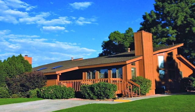 2Bed/2Bath Deluxe Unit in Flagstaff! Complete w/Golf, Pools, and More!