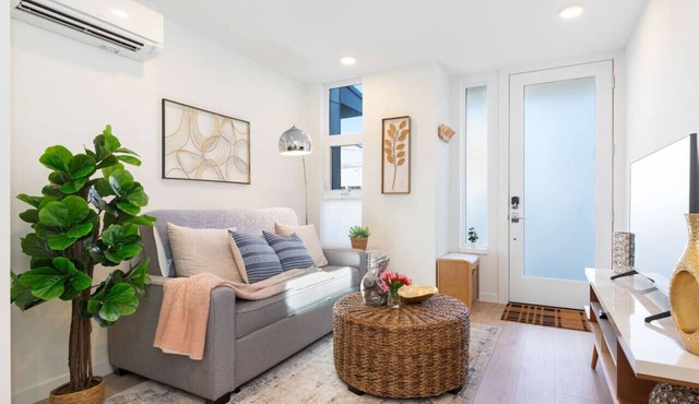 2BR 2BA Capitol Hill Cozy Haven, Rooftop-Near Stadium