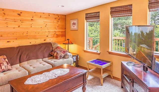 2BR Grayland Beach Cabin w/Deck | Dogs OK