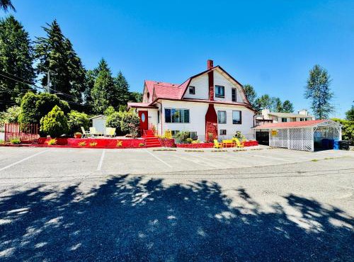 2nd Floor House with 2 Queen Bedrooms and Extra Sofa Bed Located 10 minutes from SeaTac Airport and 20 minutes from Downtown Seattle