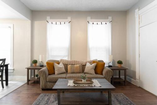 3 bed 2 Bath Walk to Fountain Square, Pet Friendly