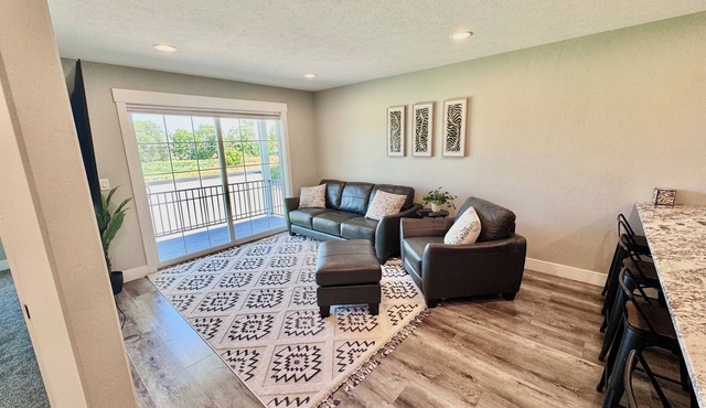 3-bedroom apartment/2 car garage/Blackfoot ID