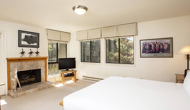3-Bedroom Condo w/Mountain Views & Easy Walk to Village Shops, Dining & Trails