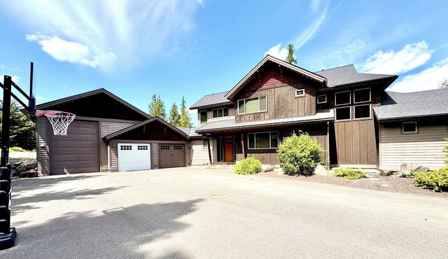 3 Bedroom w/Game Room/Gourmet Kitchen/Community Pool - MNT VIEW IS AMAZING!