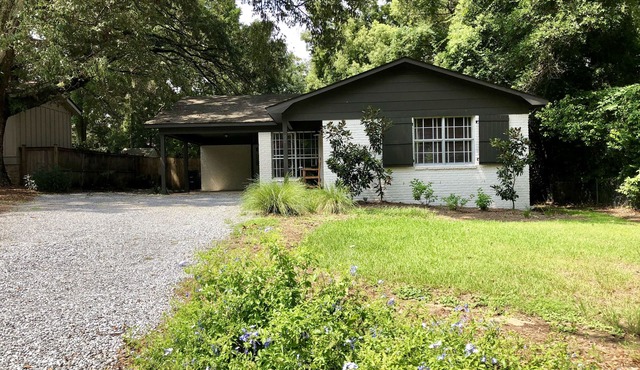 3 BR Charming Cottage in Fairhope, steps from downtown and the Mobile Bay