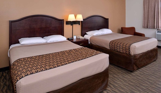 3 Cozy Rooms w/Free Breakfast & Pet-Friendly Policy – Perfect for Quick Stays