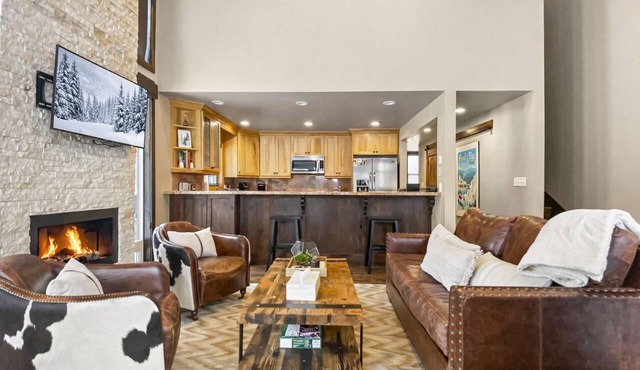 3 Kings condo near PCMR base pool hot tub retreat