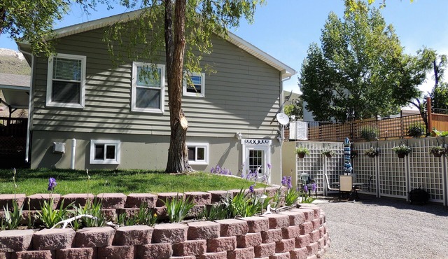 3 Lazy H Yellowstone Lodging - Just Blocks from Yellowstones North Entrance