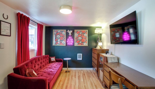 3 Mi to Dtwn Spokane: Sleek Multi-Unit Base