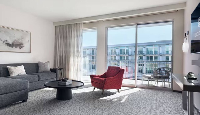3 Radiant Rooms Ideal for a Memorable Family Escape Near Arts & Parks - 6.5 mile