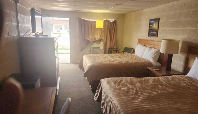 3 Relaxing Rooms with 2 Queen Beds Perfect for Pet Owners - Free Parking!