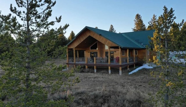 31 MI to YNP | Fire Pit | Sleeps 10