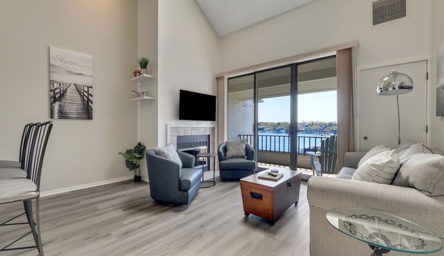 359 Edgewater | Scenic 2BR with Vaulted Ceilings | Pool, Hot Tub, Sauna