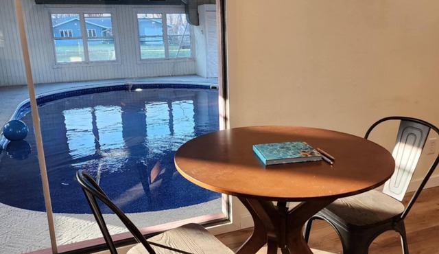 3Bed 3 Bath Home with Indoor Pool -Your Perfect Getaway!nnn