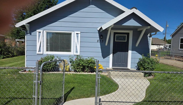 3bed house in soothing Emmett with AC and heading in each room control separate