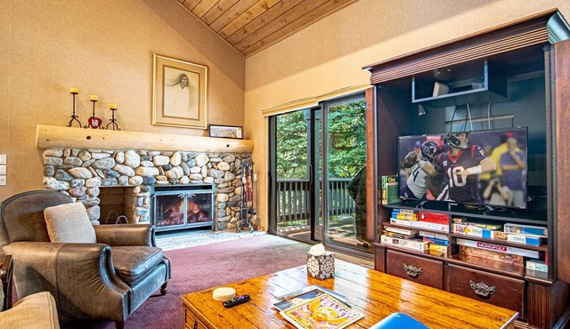 3BR/3.5BA Fairway Nine condo, near Elkhorn golf.