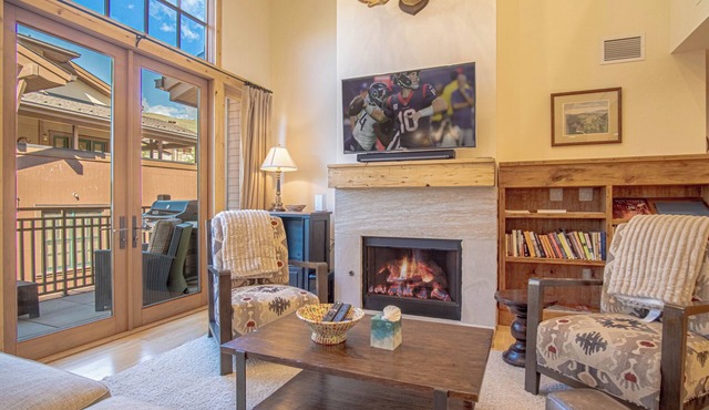 3BR Elkhorn Village condo with mountain views, pool, hot tub, fireplace.