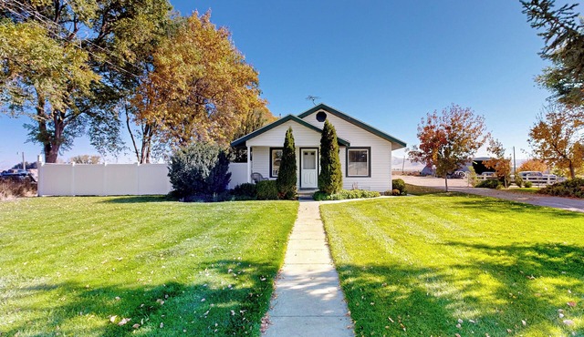 3BR Remodeled Home Near River: Grill, W & D, AC