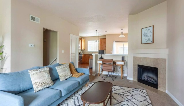 3BR Townhome Near Nike & Intel: AC, Wi-Fi, Garage, Family and Pets Friendly