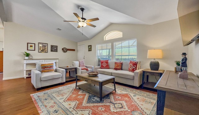 3BR w Superstition views, near hiking trails