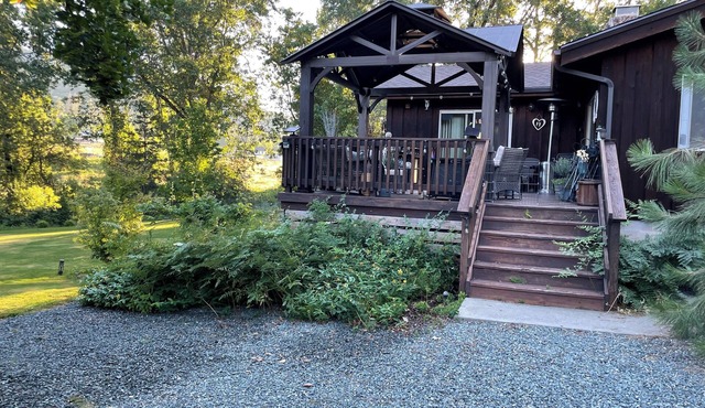 4-bedroom house in beautiful Rogue River Oregon with WiFi, AC.