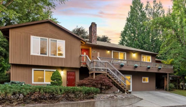 4-bedroom house in serene Hillsboro with entertainment room, AC