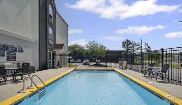 4 Inviting Suites Near Grain Valley Water Tower – Only 5 Miles Away