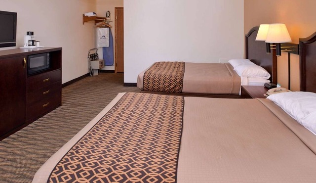 4 Relaxing Rooms w/BBQ Grill and Friendly Staff – Ideal for Business Travelers